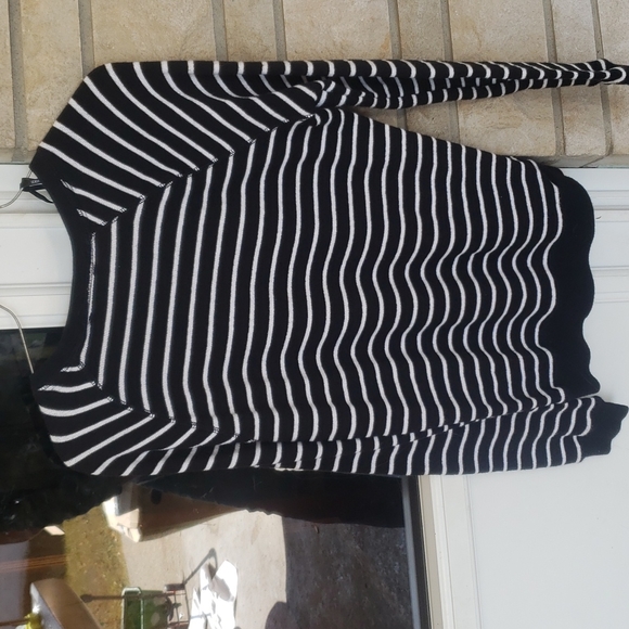 Sweater - Picture 2 of 3